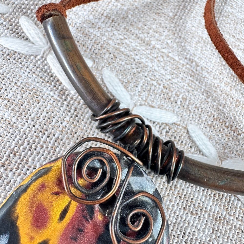 Vintage Black and Bronze Swirl Pendant Necklace - Picture 8 of 12
